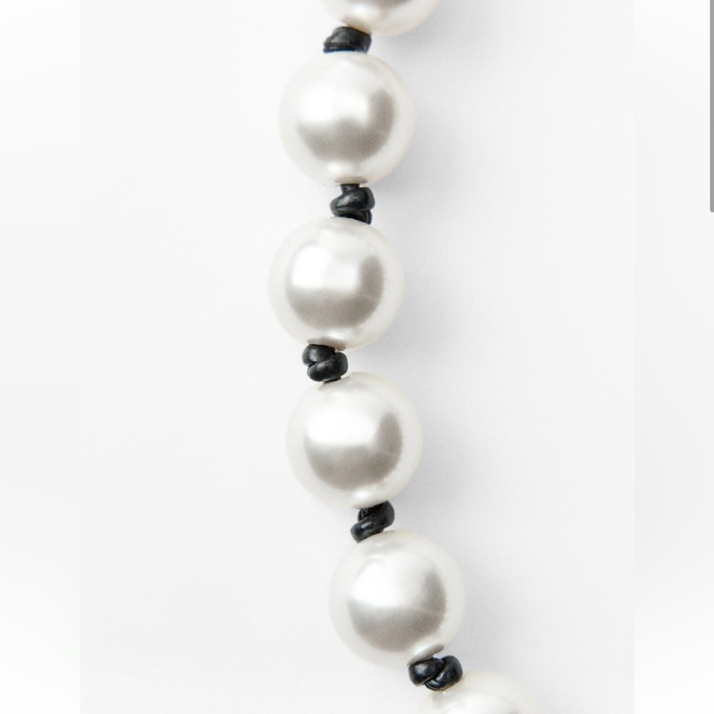 ZARA STUNNING 2-PACK PEARL NECKLACES W/FAUX LEATHER KNOT AND PEARL APPLIQUÉS🔥🔥🔥 - Picture 6 of 8
